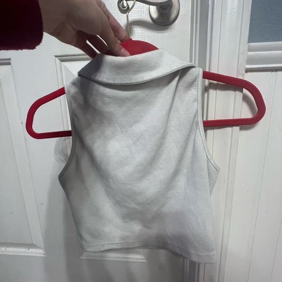 button crop top - Picture 3 of 3